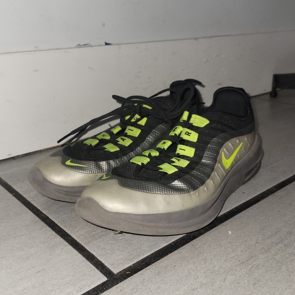 Nike Air Sneaker Size 5y